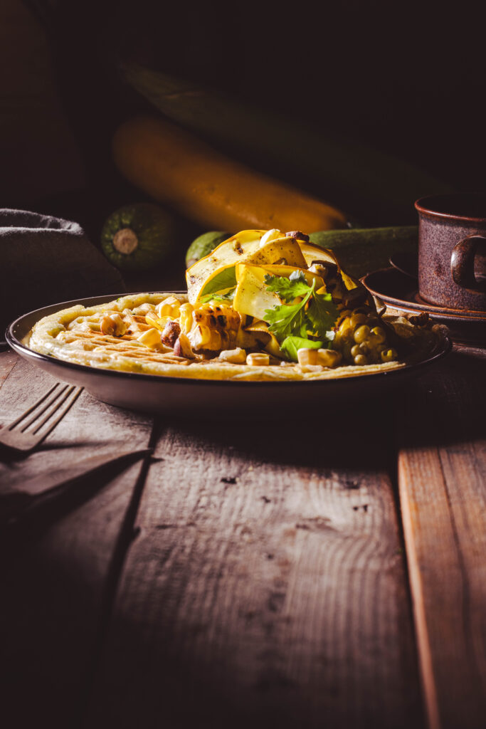 Herzhafte Zucchini-Mais-Waffeln mit Polenta im Teig für den extra Mais-Kick