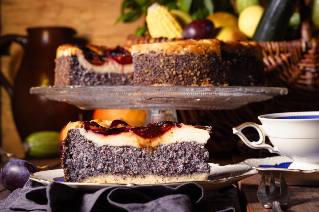 Ich liebe alle Formen von Zwetschenkuchen, Mohnkuchen und Käsekuchen, aber diese Kombination ist einfach nur WOW!