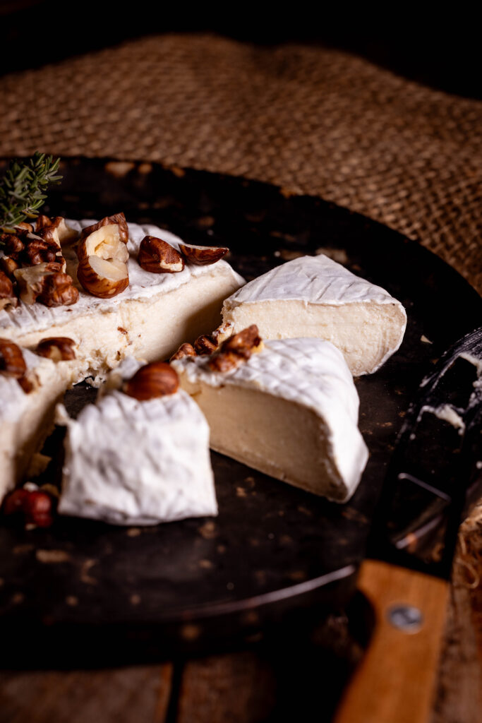 Blumenbert, veganer Camembert auf Blumenkohlbasis