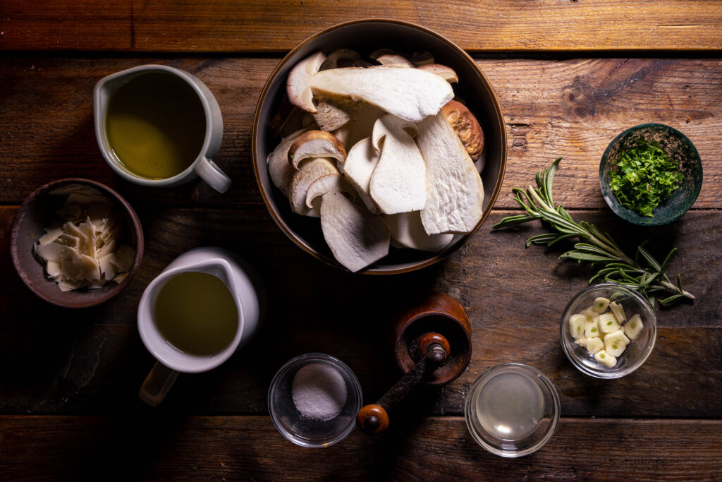 Alle Zutaten für die Funghi Porcini trifolati.