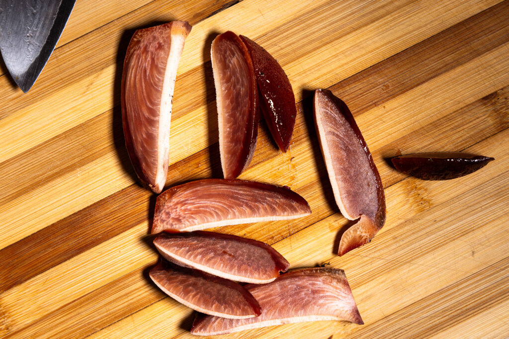 Lebereischling im Anschnitt - hier sieht man die faszinierende, Fleisch-ähnliche Maserung