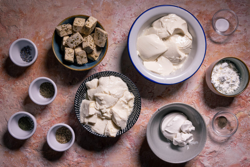 Alle Zutaten für die herzhafte, vegane Käsekuchenschicht.
