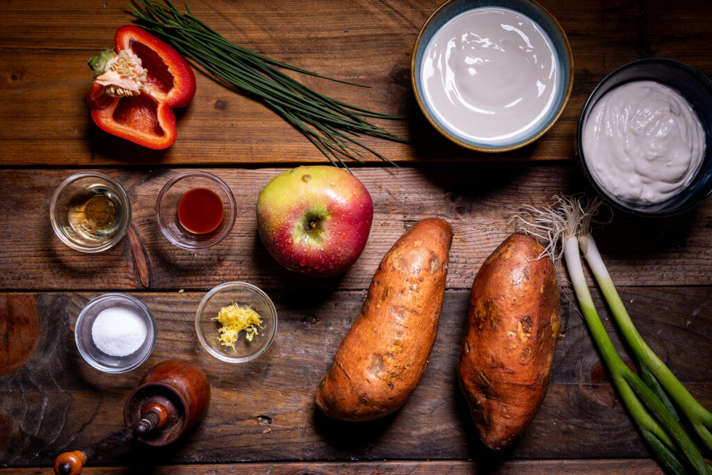 Alle Zutaten für den Süßkartoffelsalat.