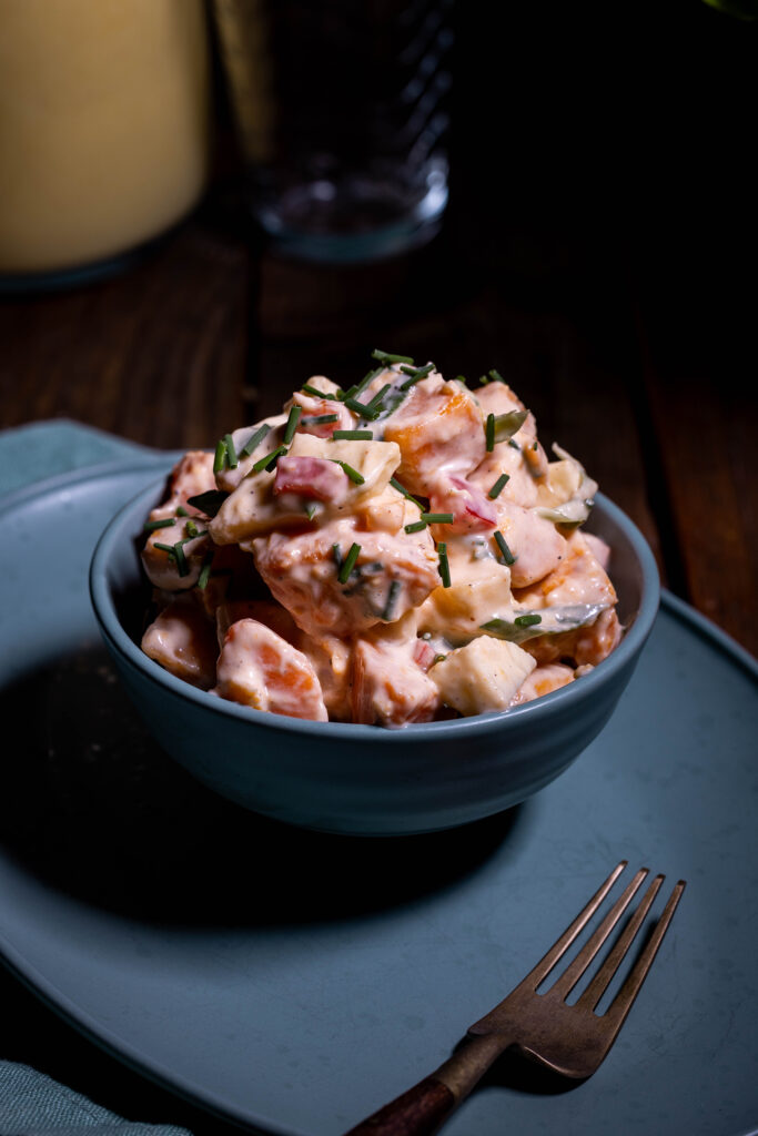 Süßkartoffelsalat mit Paprika und Apfel