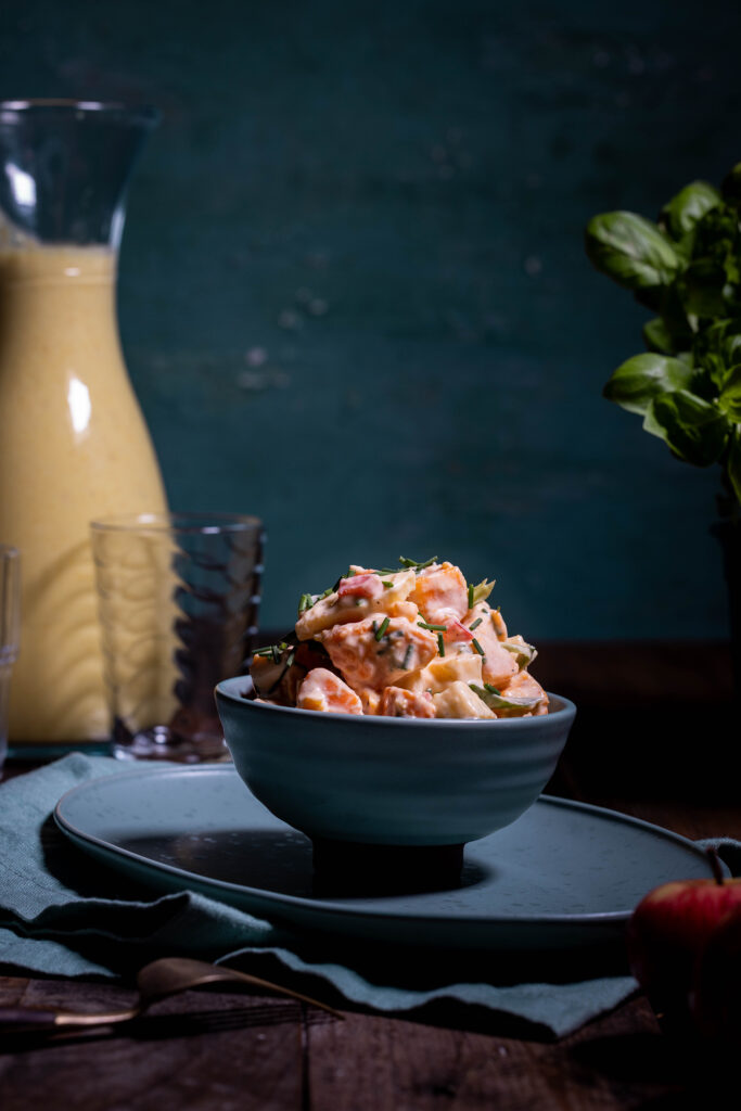 Süßkartoffelsalat mit Paprika und Apfel