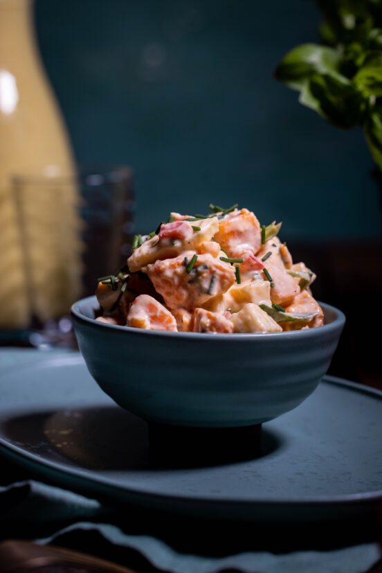 Süßkartoffelsalat mit Paprika und Apfel
