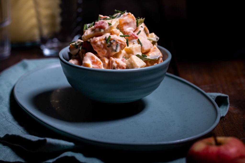 Süßkartoffelsalat mit Paprika und Apfel