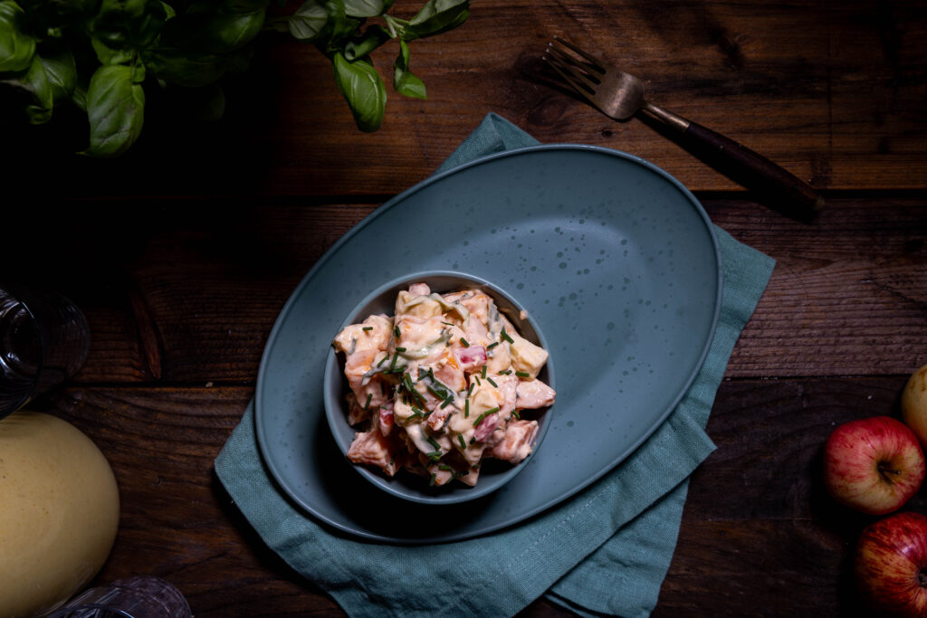 Süßkartoffelsalat mit Paprika und Apfel
