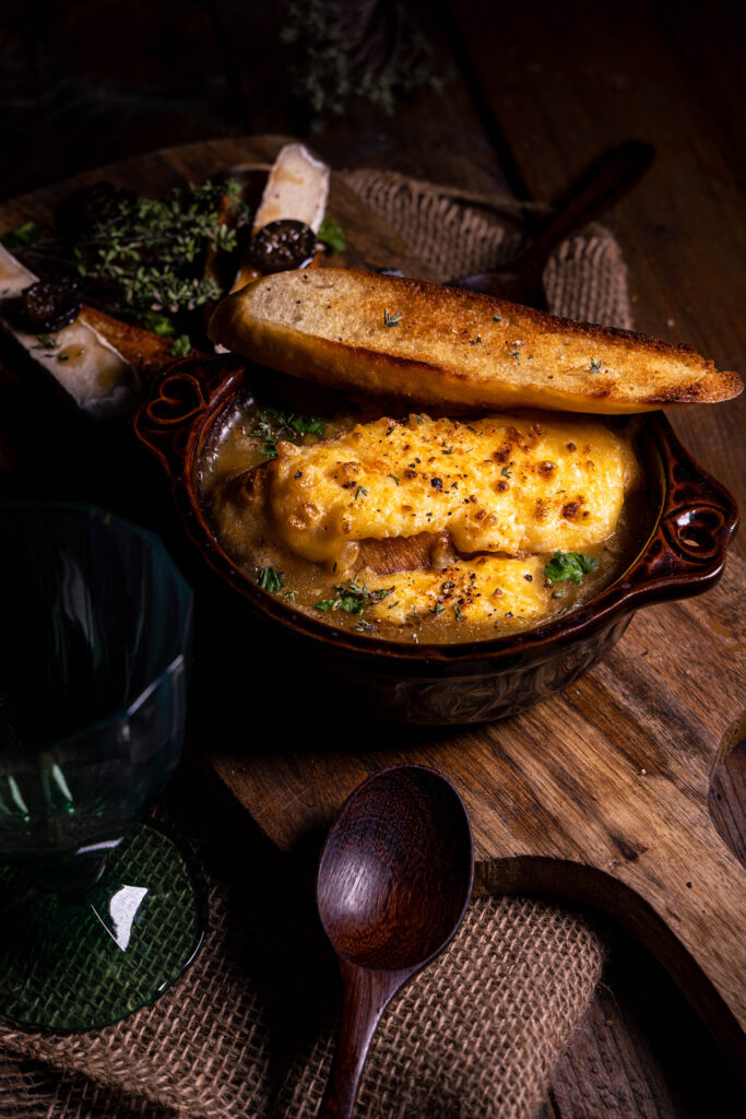 Zwiebelsuppe, französische Art – Soupe à l’oignon - vegan