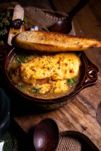 Zwiebelsuppe, französische Art - Soupe à l'oignon - vegan