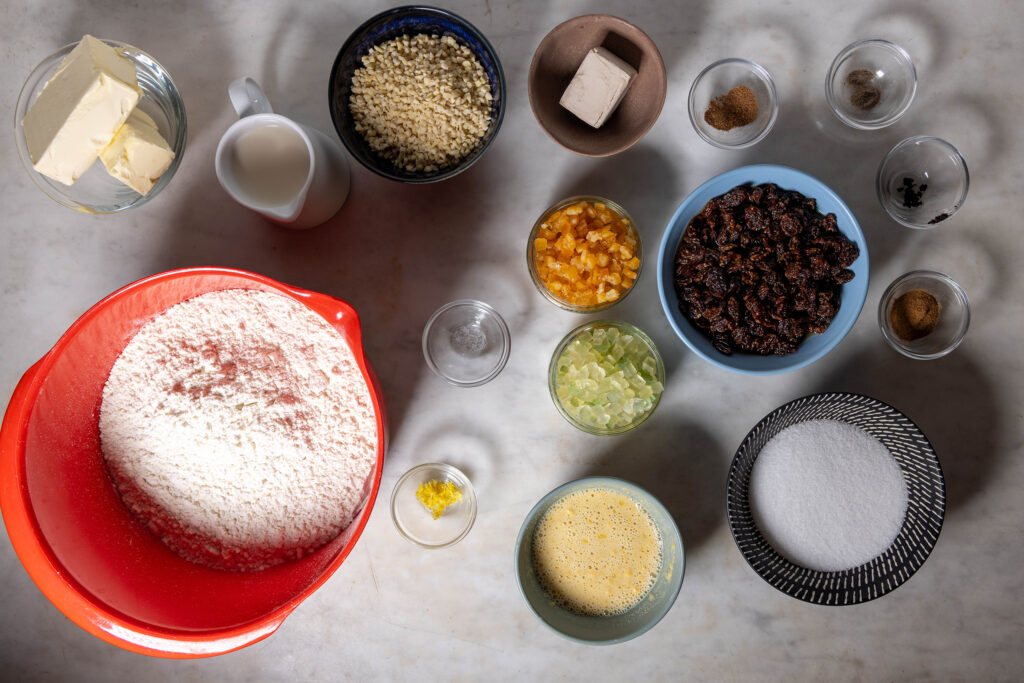 Alle Zutaten für den veganen Weihnachtsstollen.