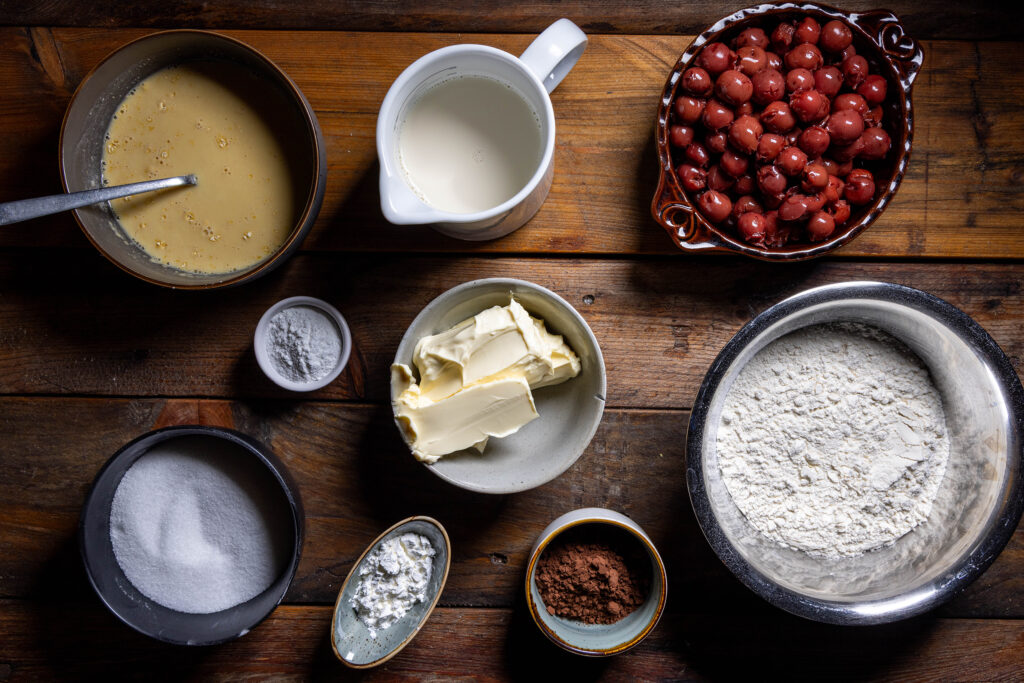 Alle Zutaten für einen veganen Donauwellenteig.