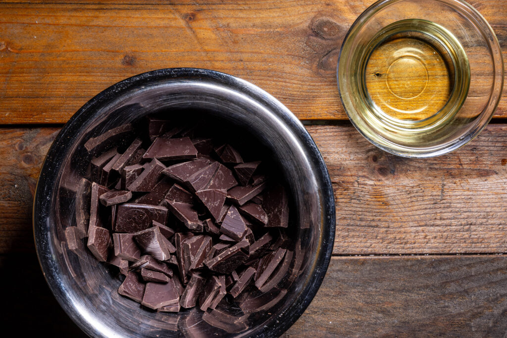 Die Zutaten für die Schokoladenglasur.