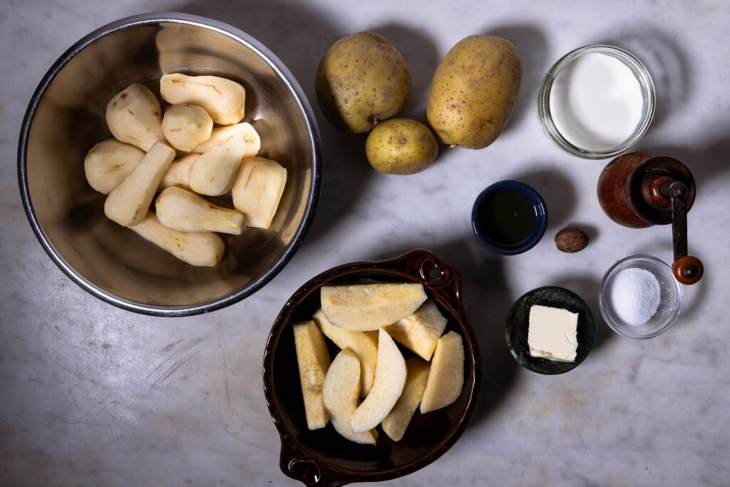 Alle Zutaten für geräuchertes Topinambur-Quitten-Püree.