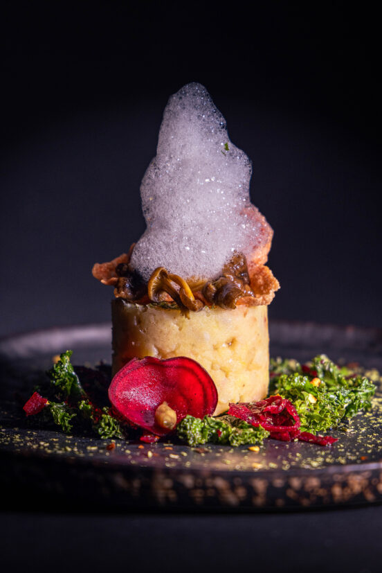 Minzluft - Minzschaum auf Trompetenpfifferlingen und geräuchertem Topinambur-Quitten-Püree