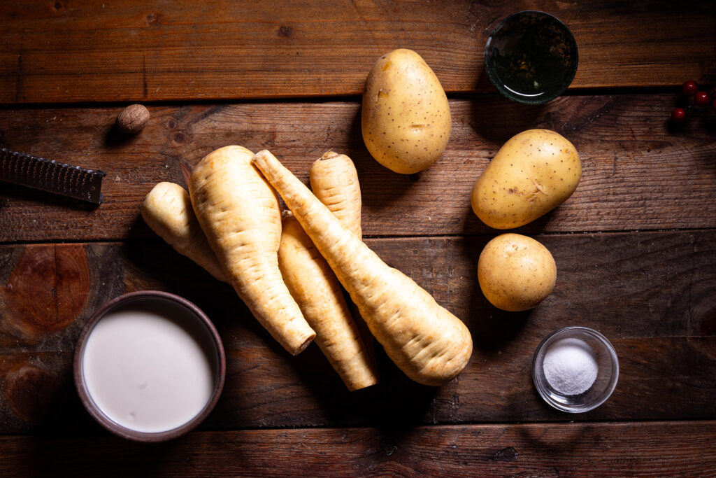 Alle Zutaten für das Pastinakenpüree.