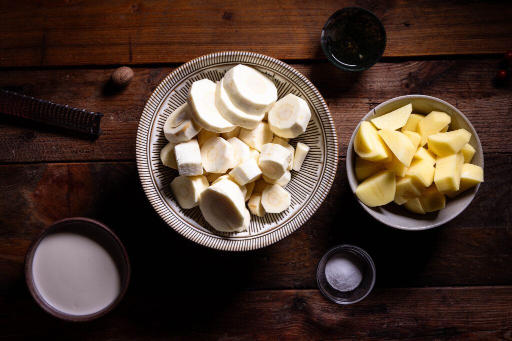 Alle Zutaten für das Pastinakenpüree.
