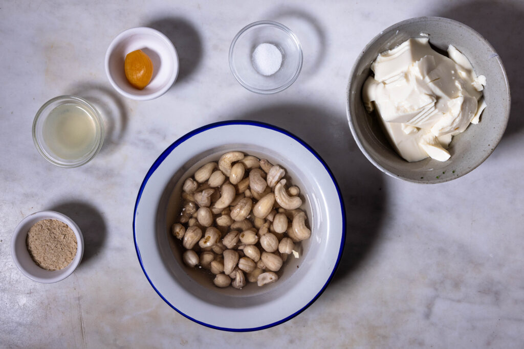 Alle Zutaten für richtig authentischen, aromatischen, veganen Ricotta.