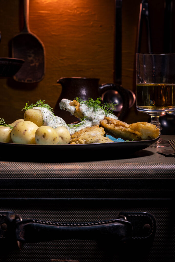 Visch, veganer Fisch, mit Dillsauce und Kartoffeln