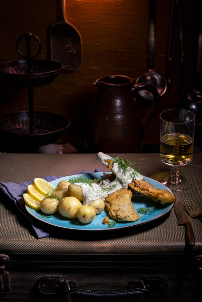 Visch, veganer Fisch, mit Dillsauce und Kartoffeln