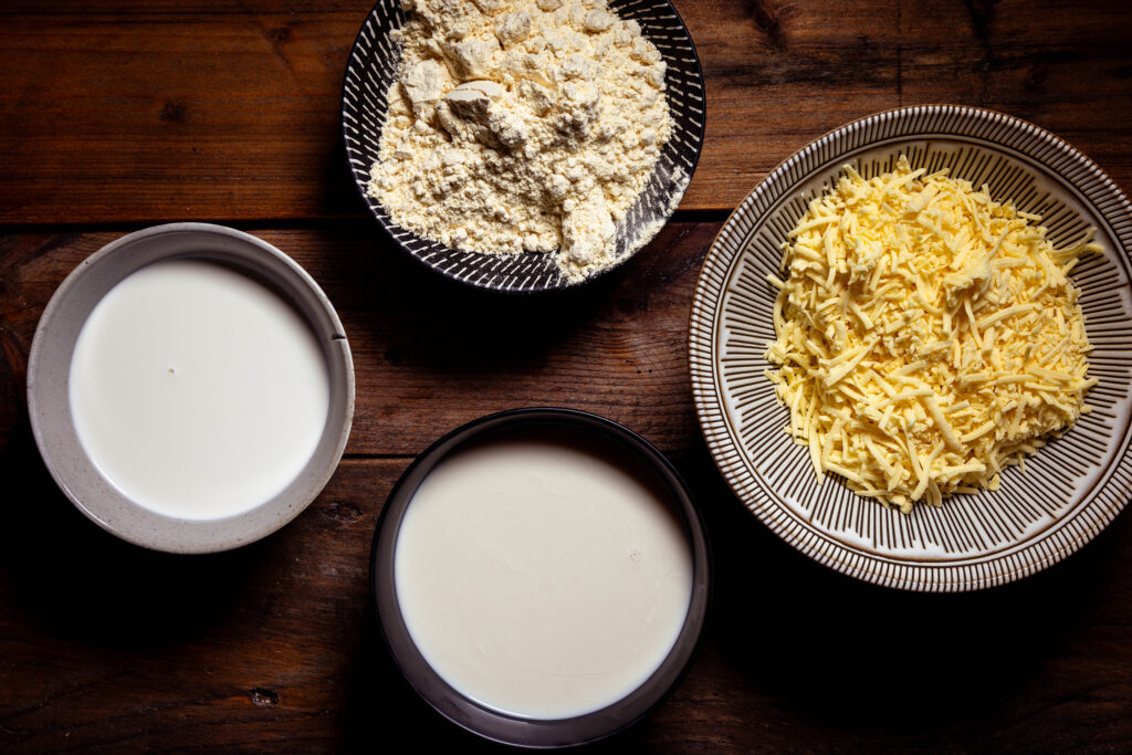 Alle Zutaten für die Basis der veganen Quichemasse.