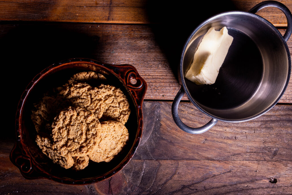 Haferkekse und vegane Butter.