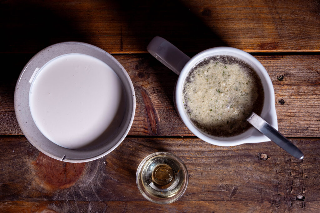 Alle Zutaten für die Sauce.