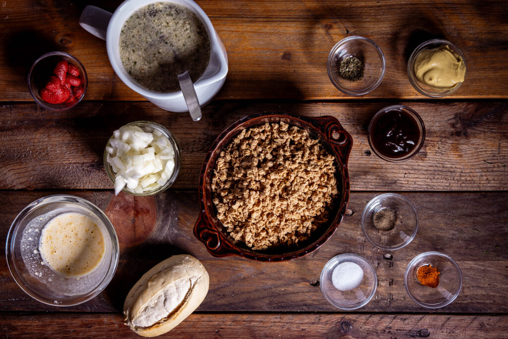 Alle Zutaten für die vegane Hackfüllung.