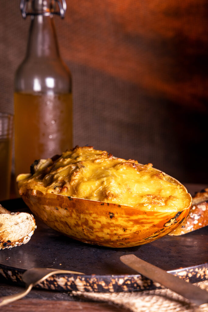 Überbackener Spaghettikürbis mit Pulled-Jackfruit-Pilz-Ragout