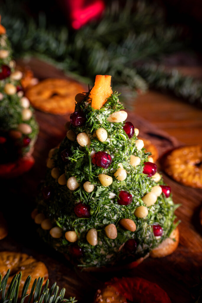 Vrischkäse-Weihnachtsbäumchen - ein veganer, festlicher Snack