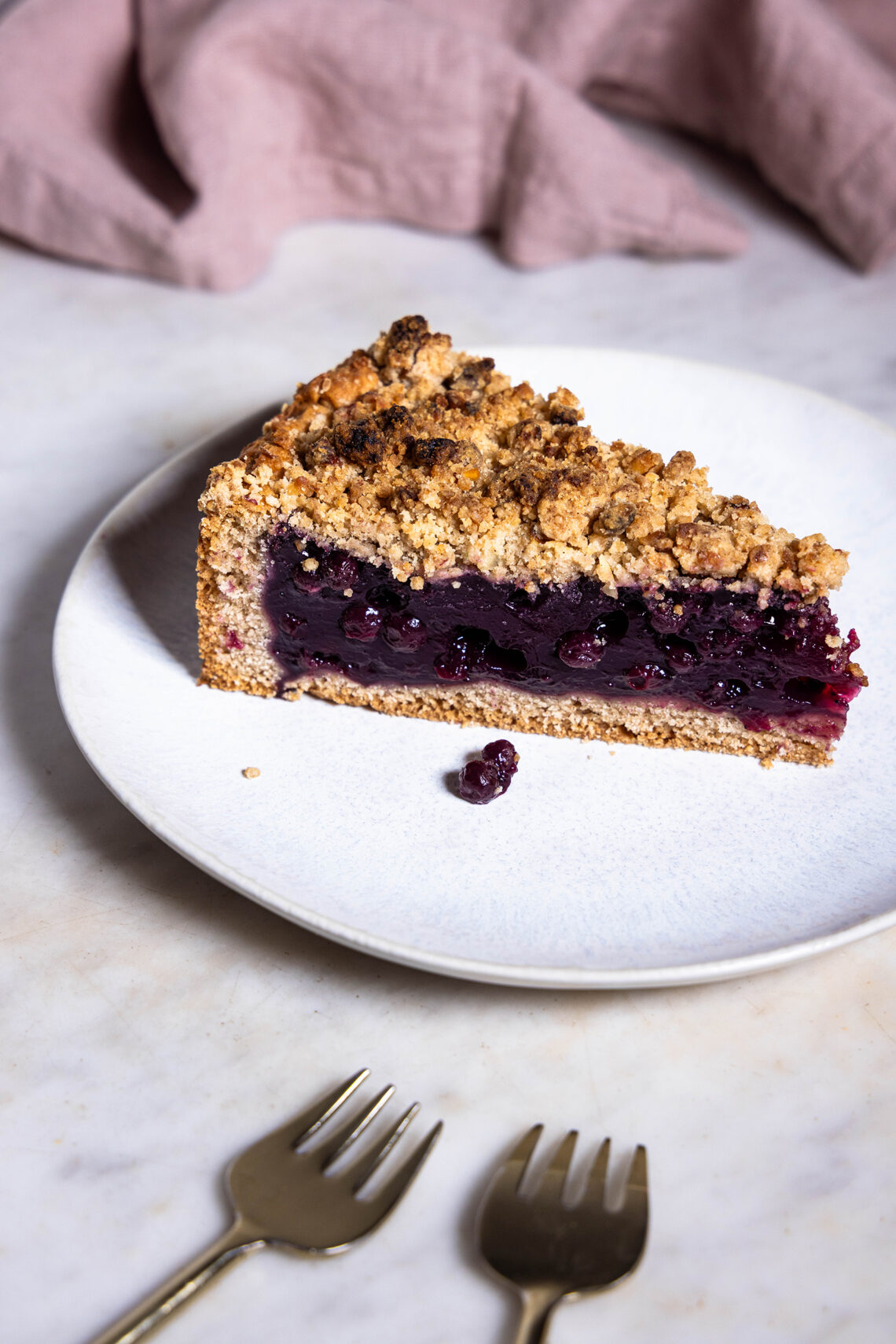 Blaubeerkuchen mit Walnussstreuseln