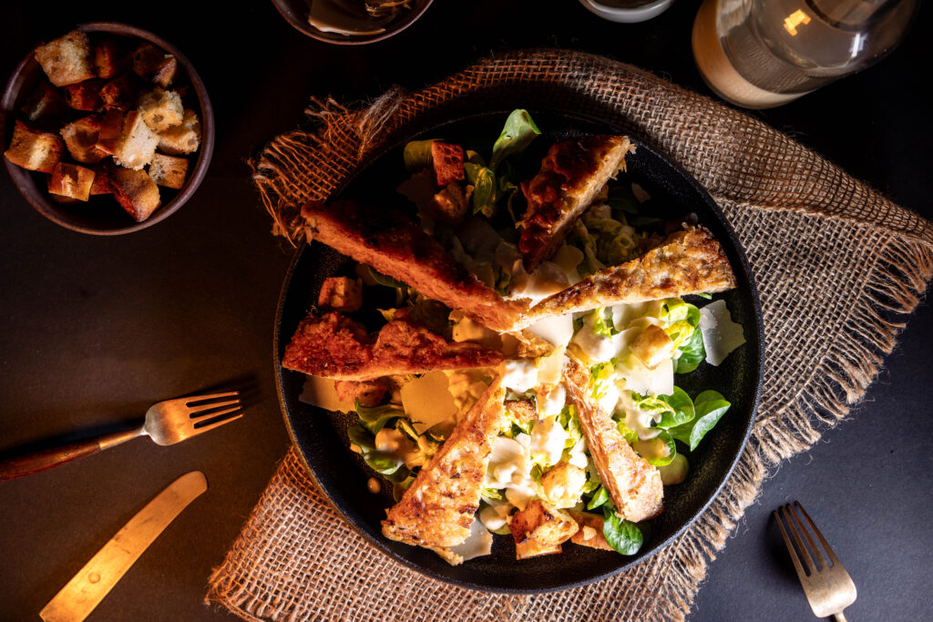 Cäsar Salat – Caesar Salad – mit veganem Hähnchen & Caesar Dressing