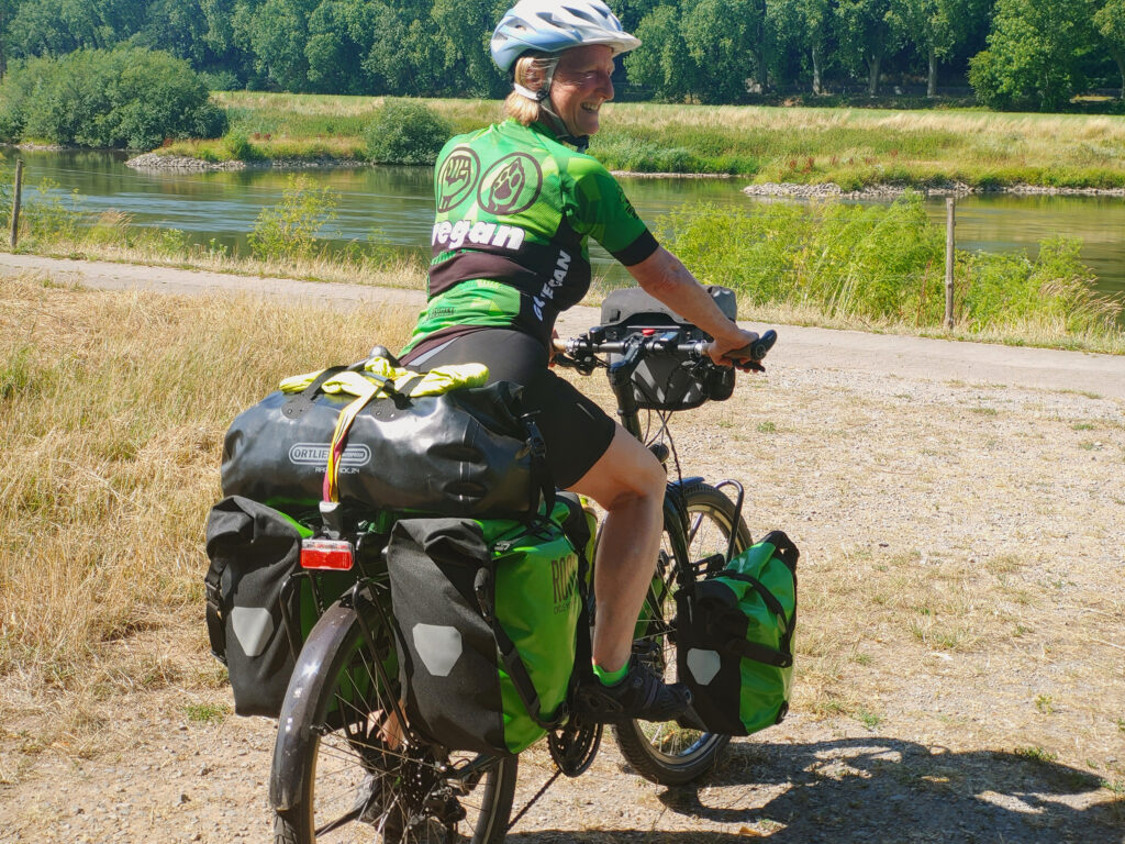 Veronika im Sommer 22 auf ihrer Radreise entlang Fulda und Weser