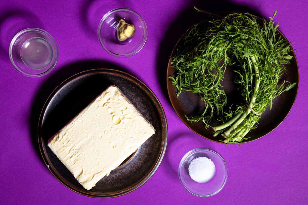 Alle Zutaten für die vegane Blattenfbutter.