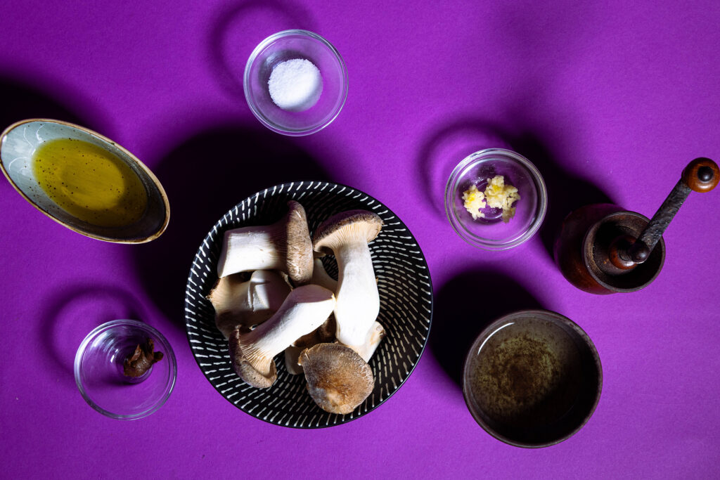 Alle Zutaten für die Miso-Kräuterseitlinge.