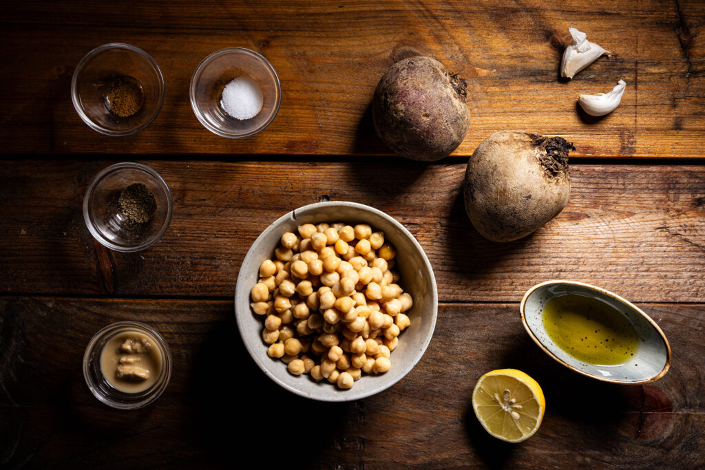Alle Zutaten für den Rote Beete Hummus
