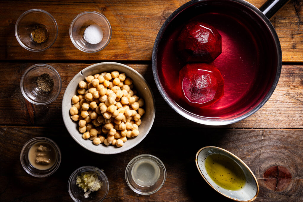 Alle Zutaten für den Rote Beete Hummus