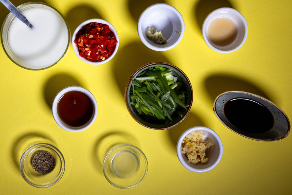 Alle Zutaten für die Chilisauce.