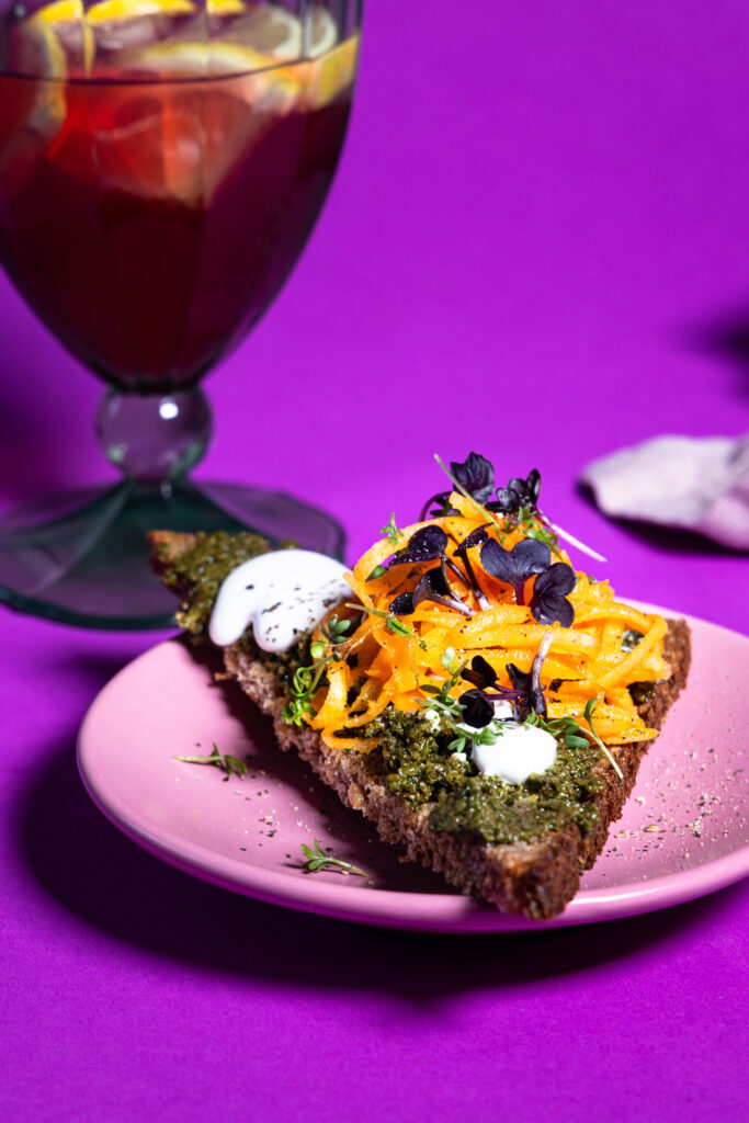 Petersilien-Walnuss-Tomaten-Pesto – aus regionalen Zutaten