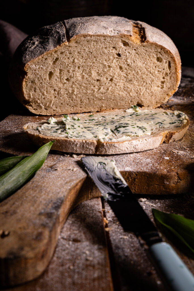 Selbstgebackenes Kefir-Roggen-Brot mit Bärlibu