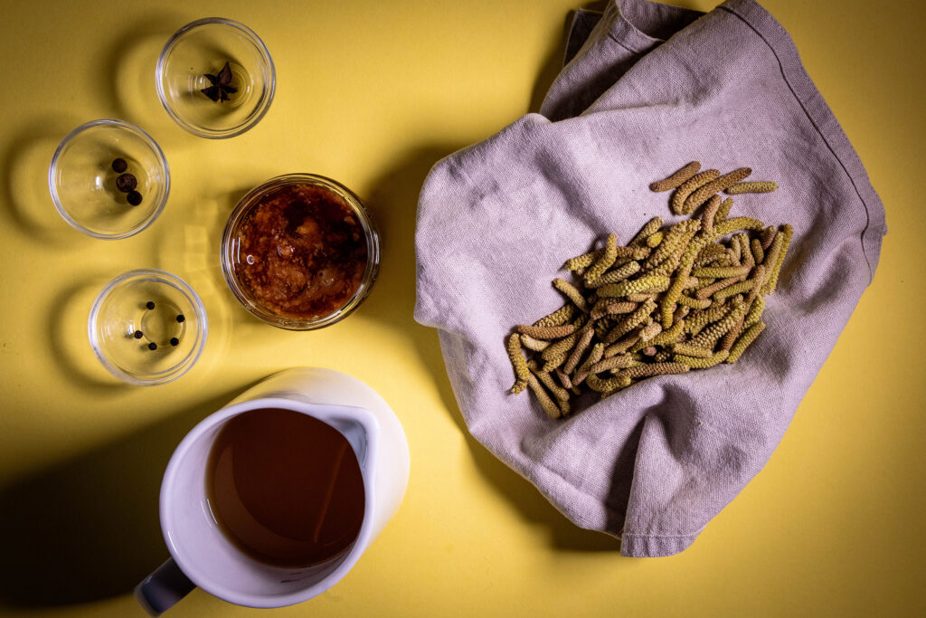 Alle Zutaten für die Haselkätzchen-Pickles.