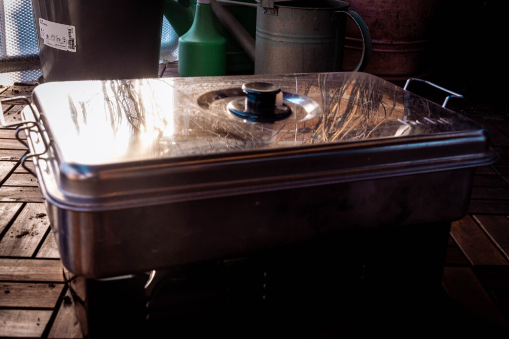 Ein geschlossener Tischräucherer.