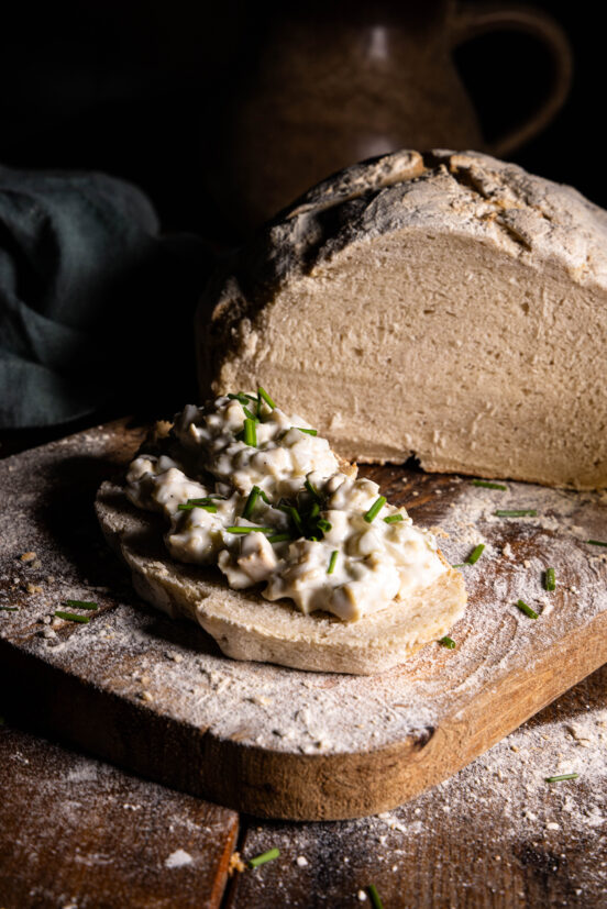 Vleischsalat - veganer Fleischsalat, auf selsbtgebackenem Brot