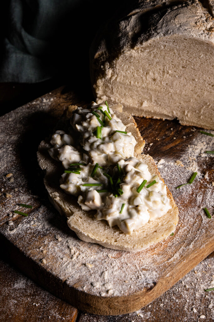 Vleischsalat - authentischer, veganer Fleischsalat - auf selbstgebackenem Kefirbrot