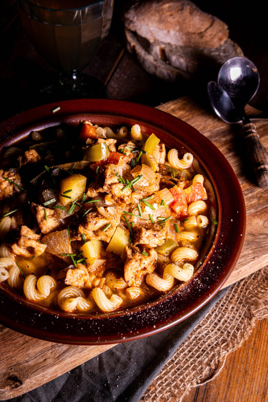 Vegane Ungarische Gulaschsuppe mit selbstgemachtem Seitan