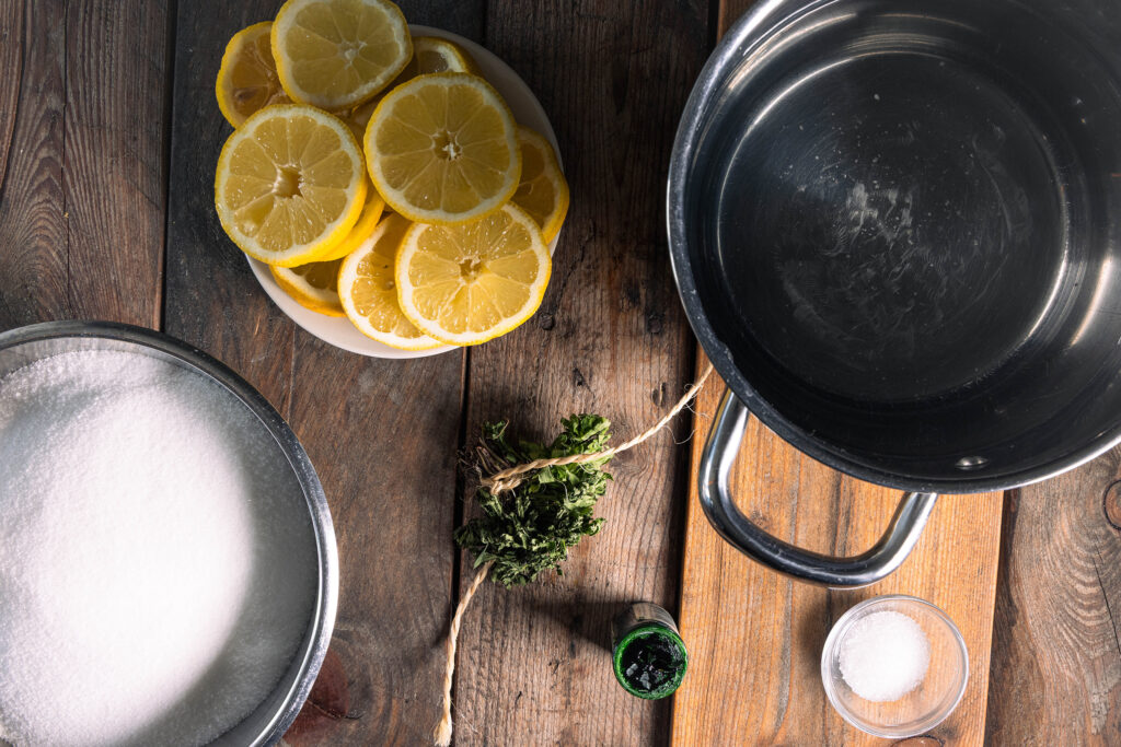 Alle Zutaten für den Waldmeistersirup.