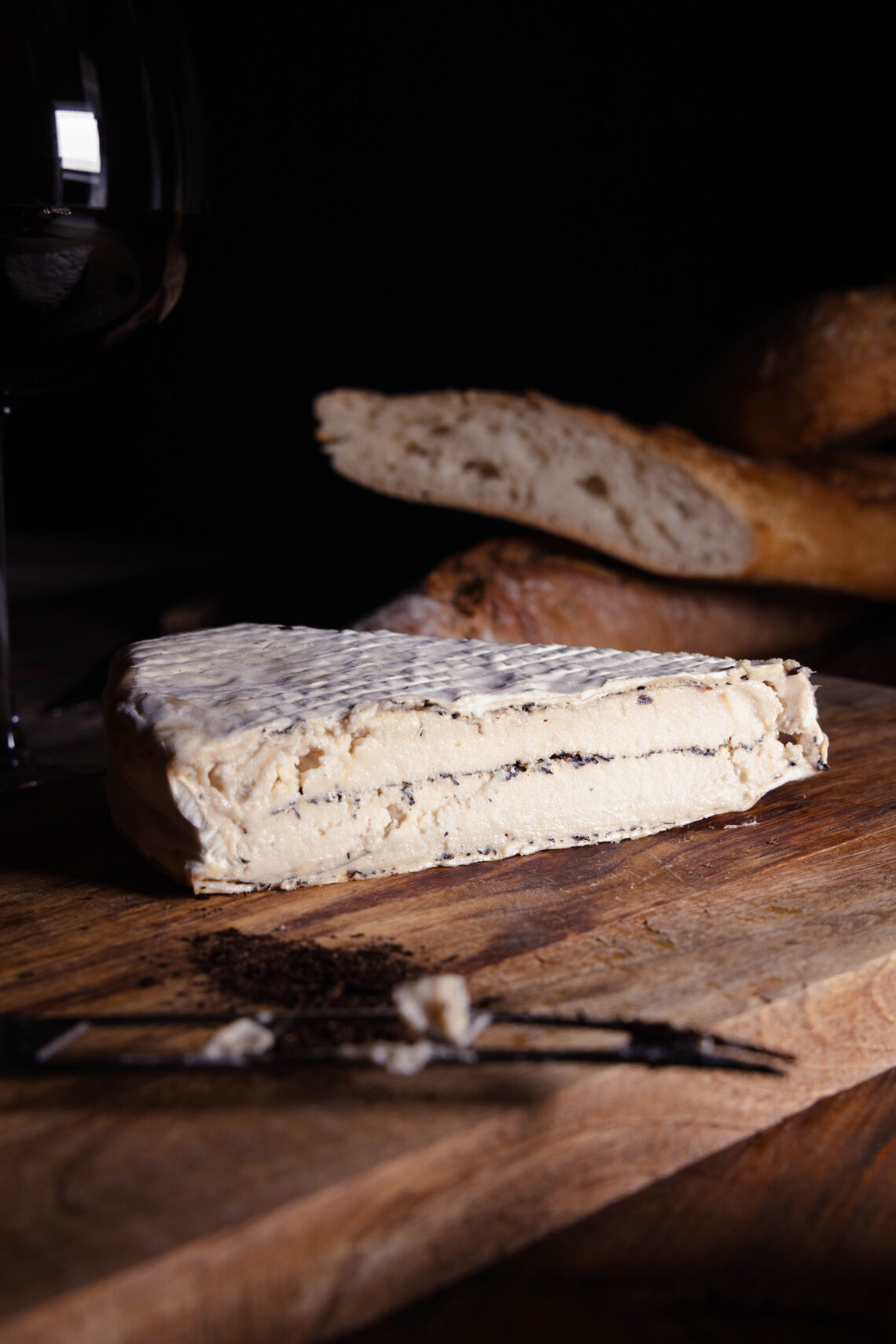 Kohlibrie - veganer Weißschimmelkäse mit Lauchasche