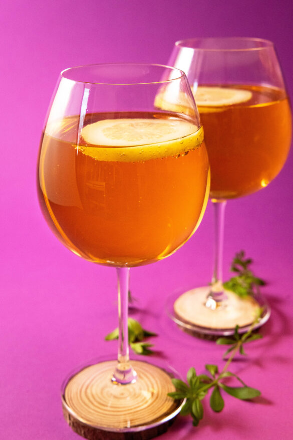 Maibowle mit selbst gesammeltem Waldmeister